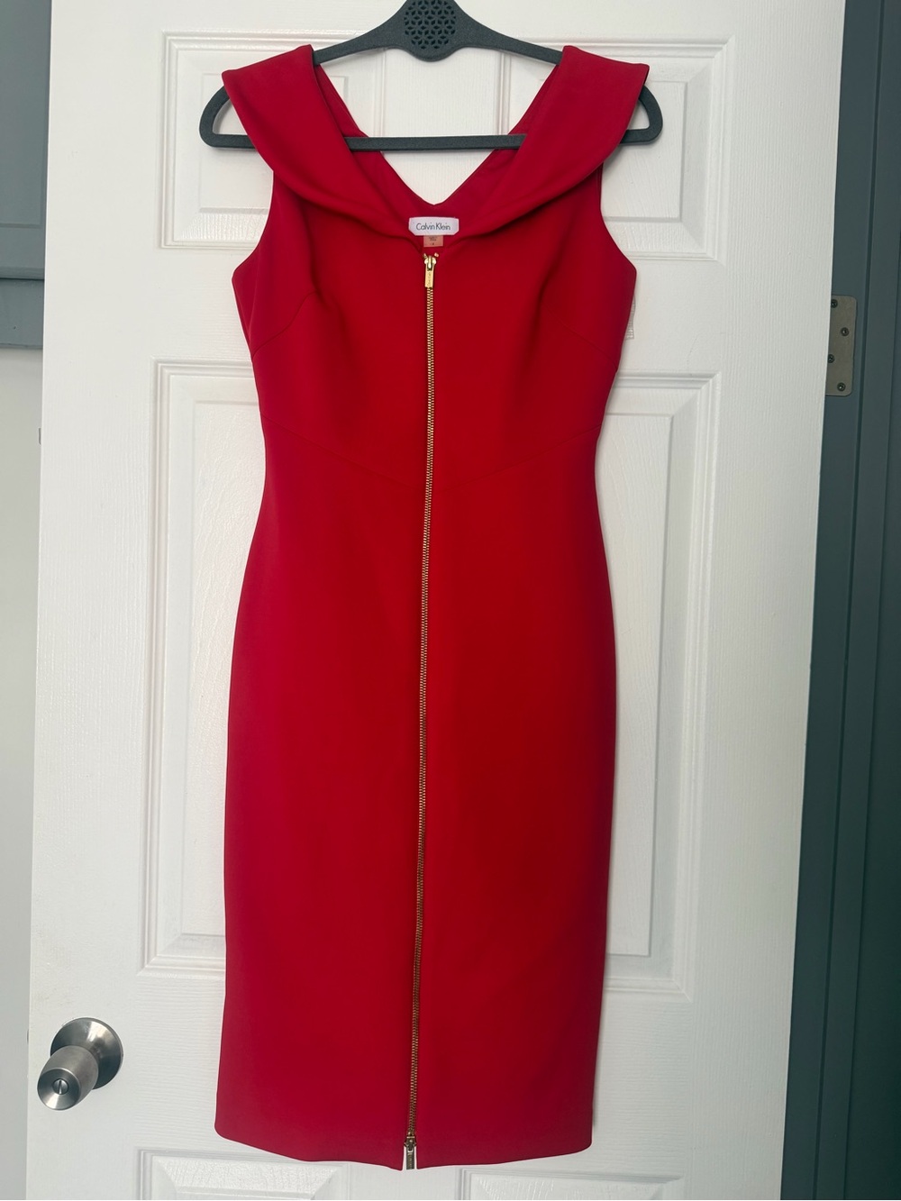 Calvin Klein Red Sleeveless Sheath Dress Gold Zip Front Midi Size 4